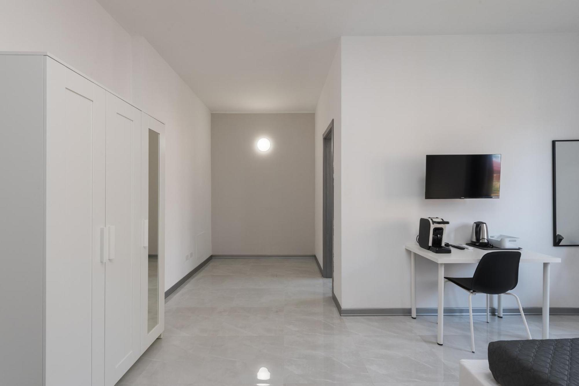 Travelershome Ciampino Airport Guesthouse 600M To Airport المظهر الخارجي الصورة