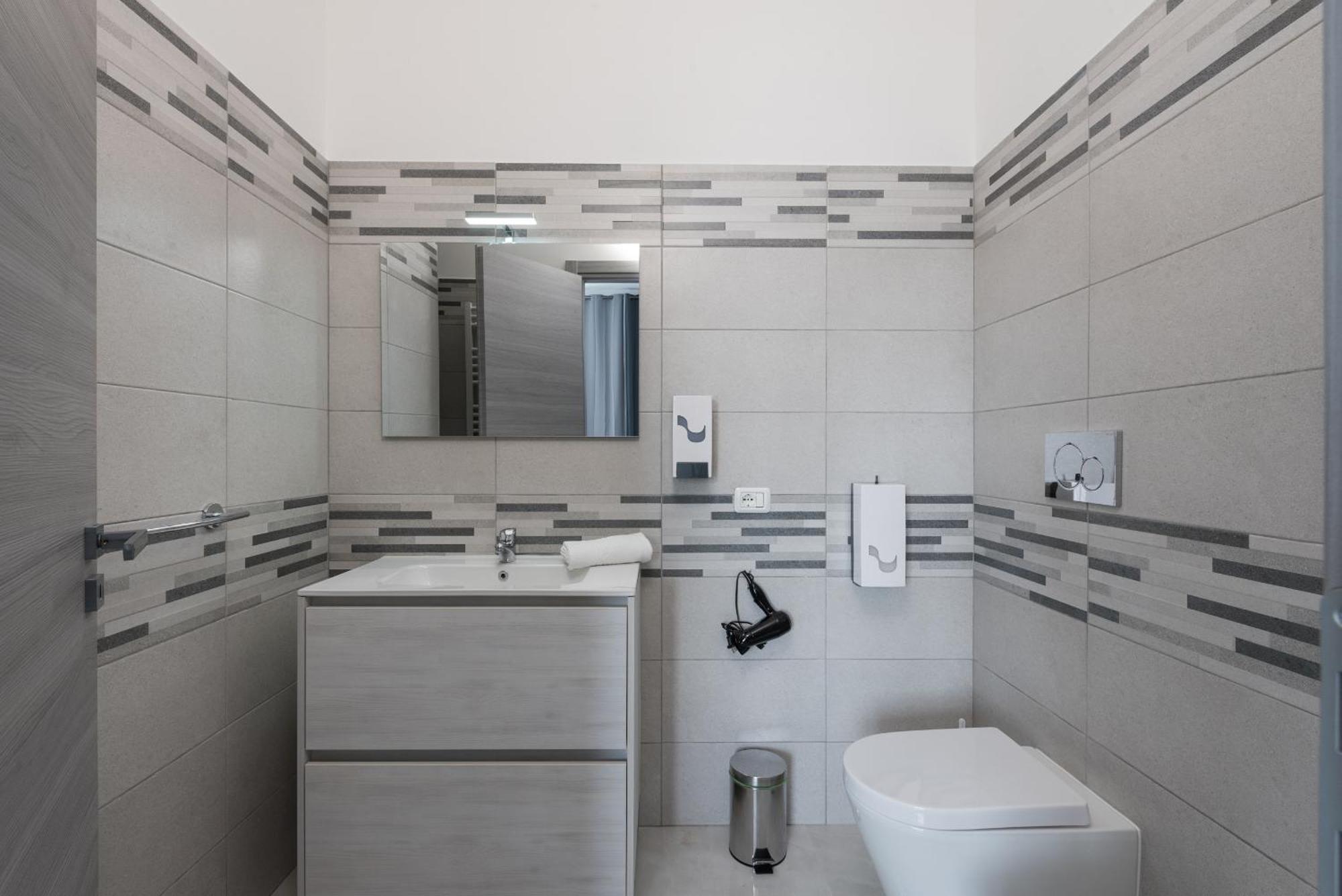 Travelershome Ciampino Airport Guesthouse 600M To Airport المظهر الخارجي الصورة