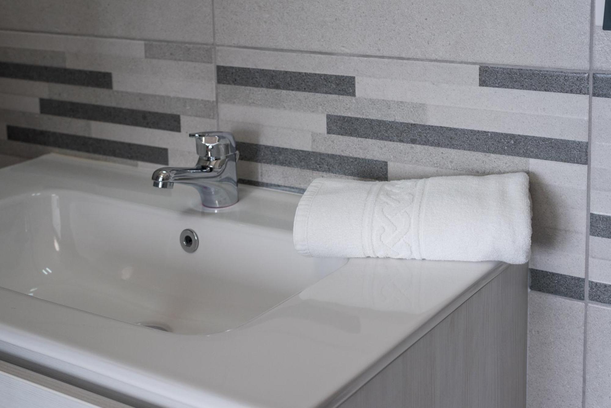 Travelershome Ciampino Airport Guesthouse 600M To Airport المظهر الخارجي الصورة
